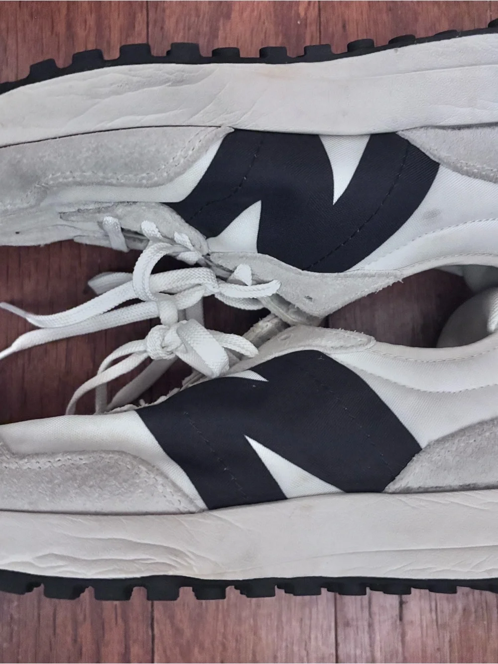 New Balance Women's White and Black Lightweight Running Sneakers